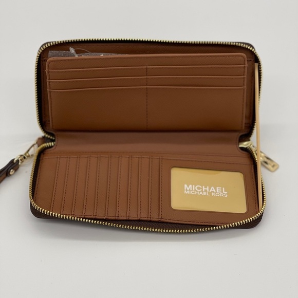 Michael Kors LG Continental Wallet - Picture 4 of 5